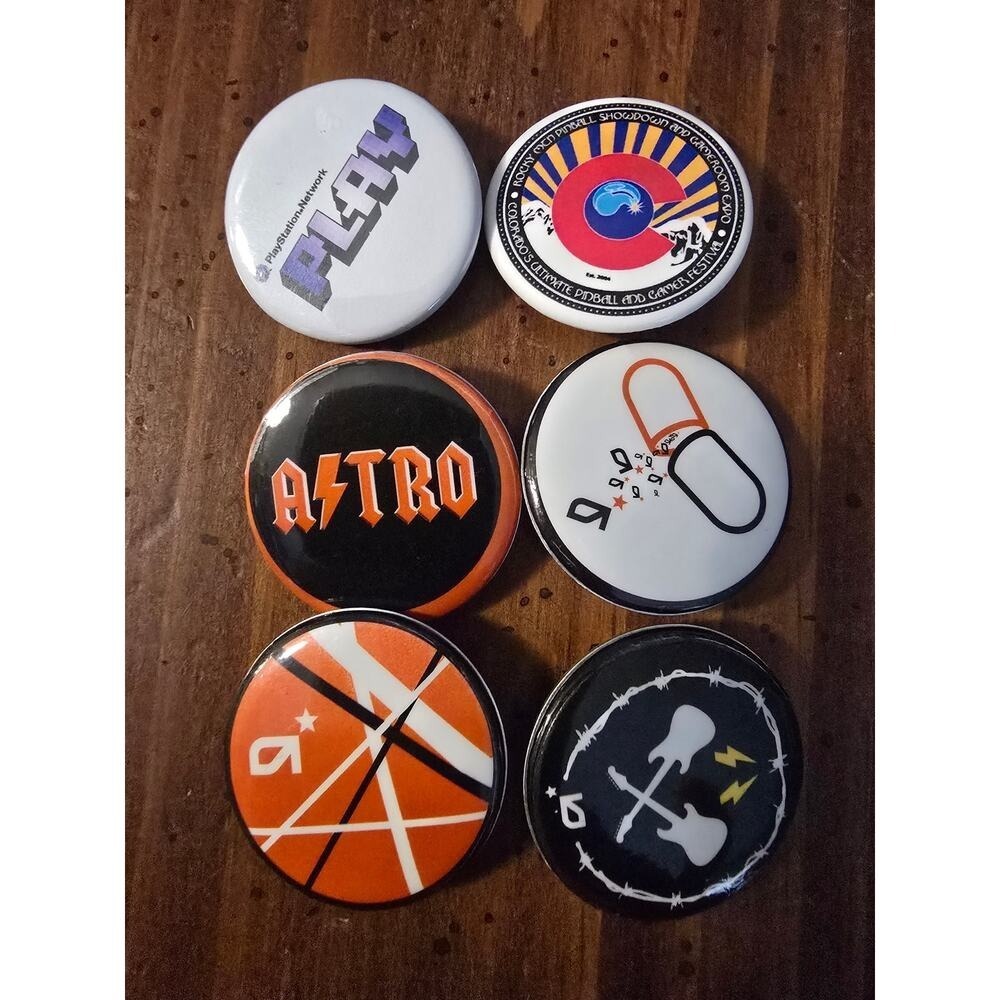 Set of 6 1" Gaming‎ related Pinbacks EUC